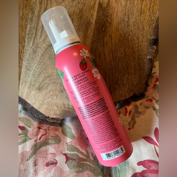 DQ Bath & Body Works STRAWBERRY POUND CAKE Whipped Body Mousse 5.3 Oz / 153G NEW - Picture 5 of 12